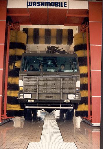 1989-04 Mac in wasstraat.jpg